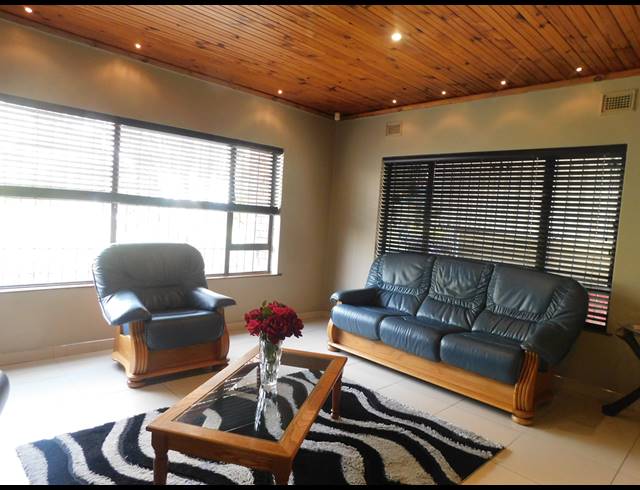 4 BEDROOM HOUSE FOR SALE IN SHALLCROSS
